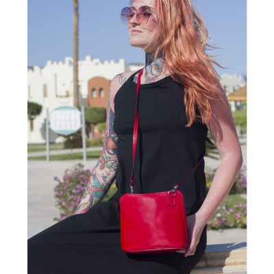 06011-LUCY-cervena-modelkafinal